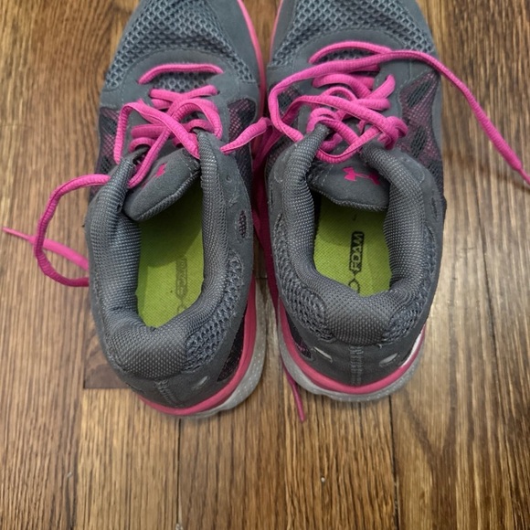 Under Armour Gray and Pink Athletic Shoes size 6 W - Picture 2 of 3